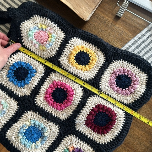 Handmade crochet granny square tote bag - Picture 6 of 9